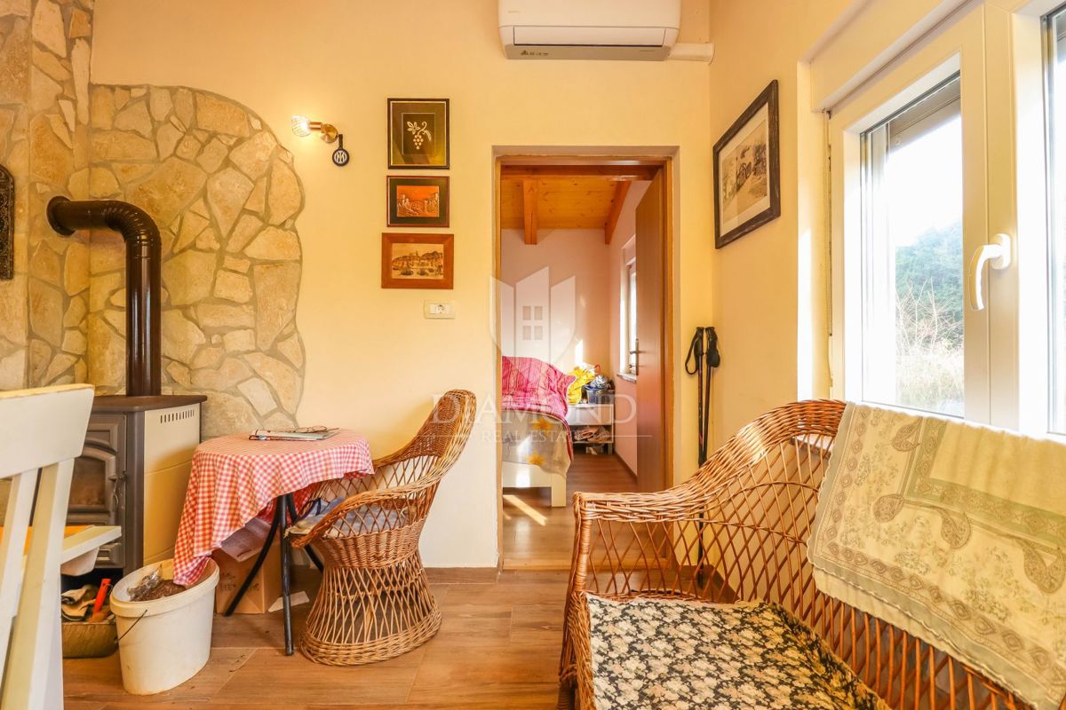 Nova vikend hiška 42 m², 450 m² parcela – mir, narava in morje na doseguikend hiška 42 m², 450 m² parcela – mir, narava in morje na dosegu