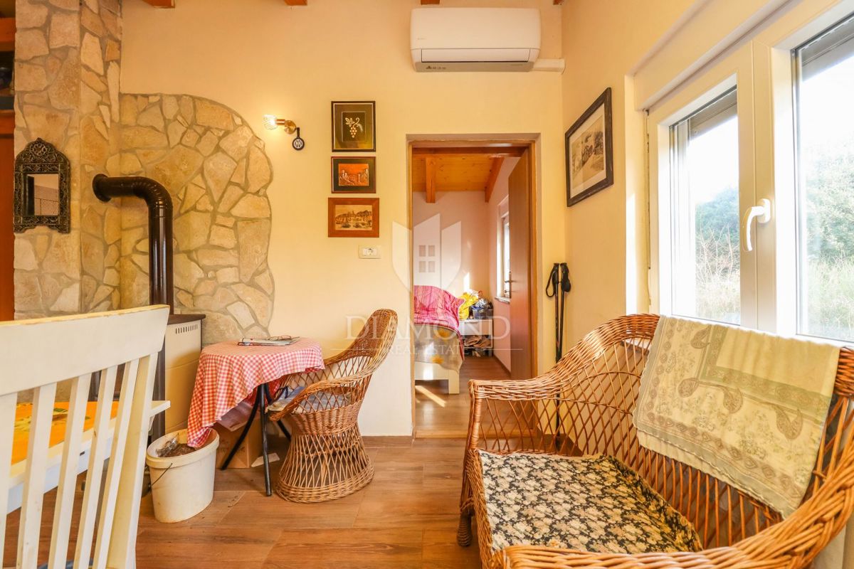 Nova vikend hiška 42 m², 450 m² parcela – mir, narava in morje na doseguikend hiška 42 m², 450 m² parcela – mir, narava in morje na dosegu