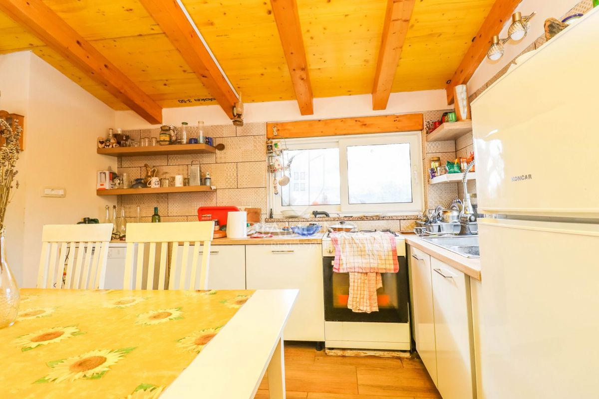 Nova vikend hiška 42 m², 450 m² parcela – mir, narava in morje na doseguikend hiška 42 m², 450 m² parcela – mir, narava in morje na dosegu