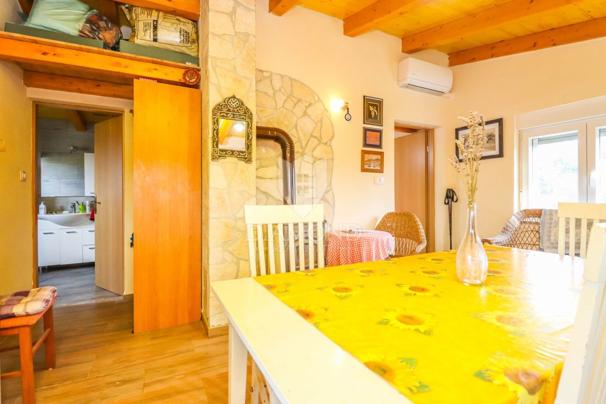 Nova vikend hiška 42 m², 450 m² parcela – mir, narava in morje na doseguikend hiška 42 m², 450 m² parcela – mir, narava in morje na dosegu