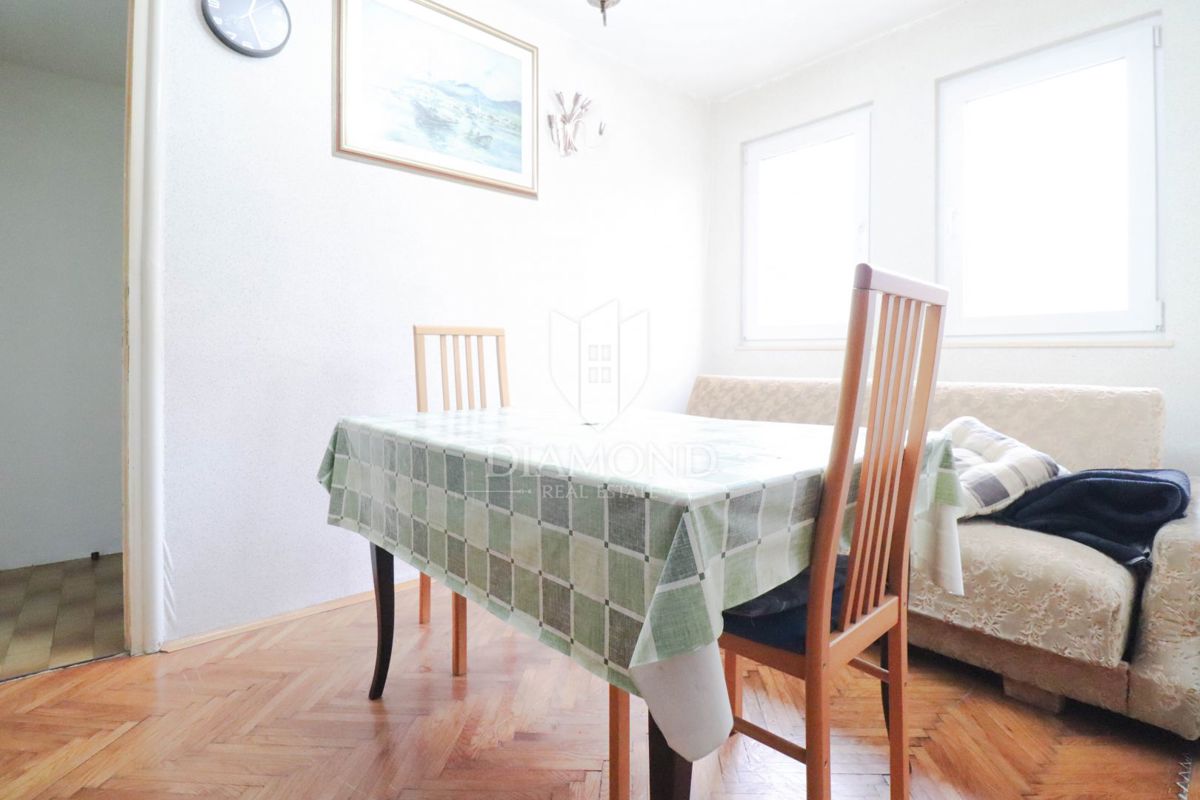 Zagreb, Trešnjevka Sever! Trisobno stanovanje z dvema garažama!