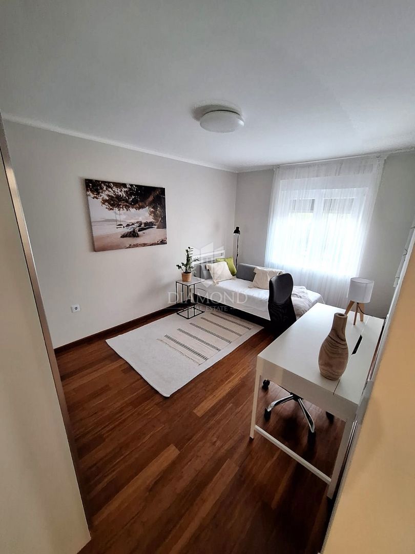 RIJEKA, DONJA VEŽICA- Dvosobno stanovanje v 1. nadstropju, odlična lokacija