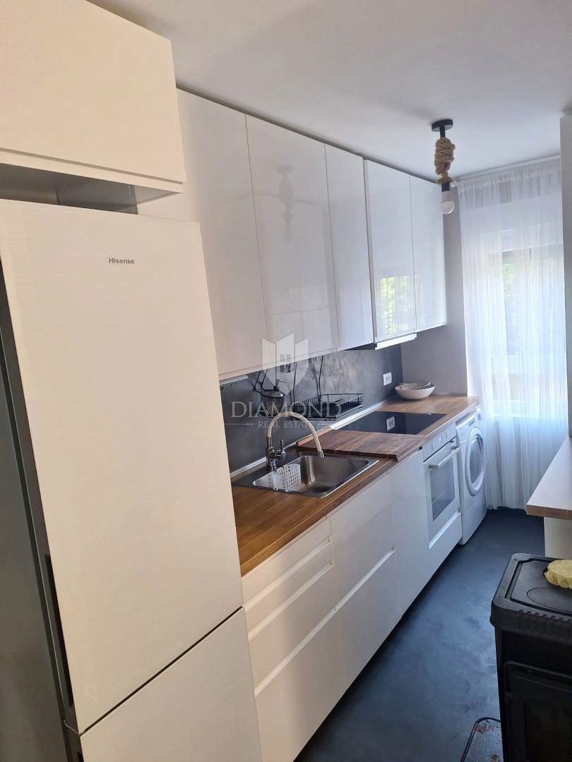 RIJEKA, DONJA VEŽICA- Dvosobno stanovanje v 1. nadstropju, odlična lokacija