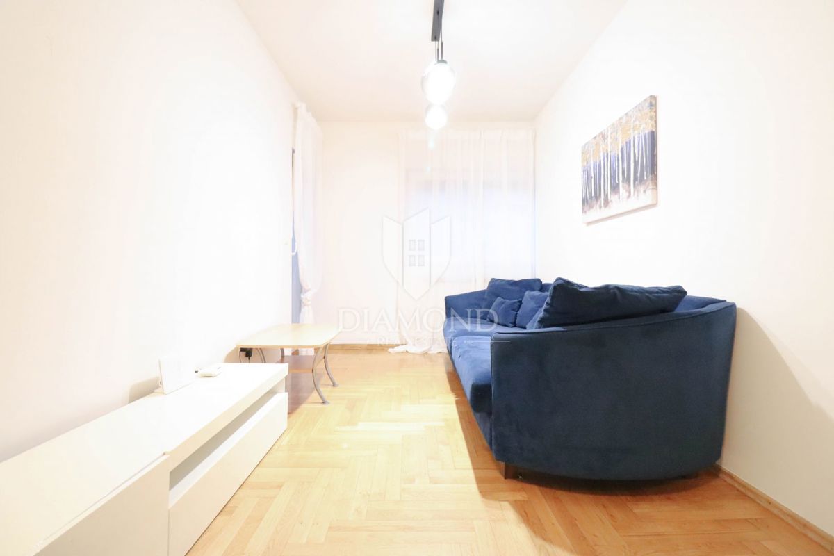 Zagreb, Jarun! Trisobno stanovanje!