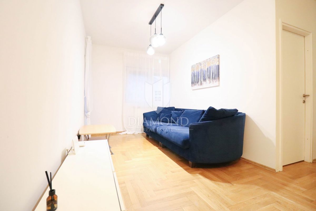 Zagreb, Jarun! Trisobno stanovanje!