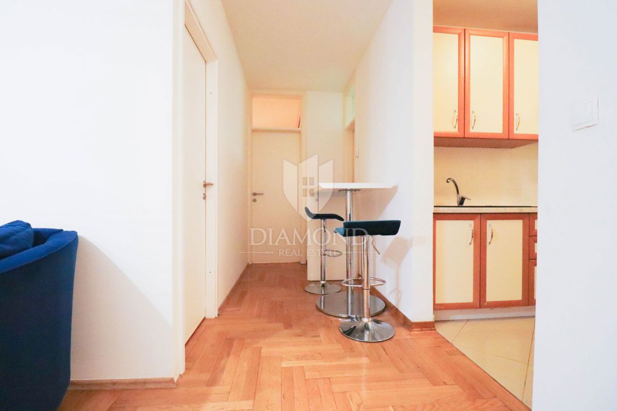 Zagreb, Jarun! Trisobno stanovanje!