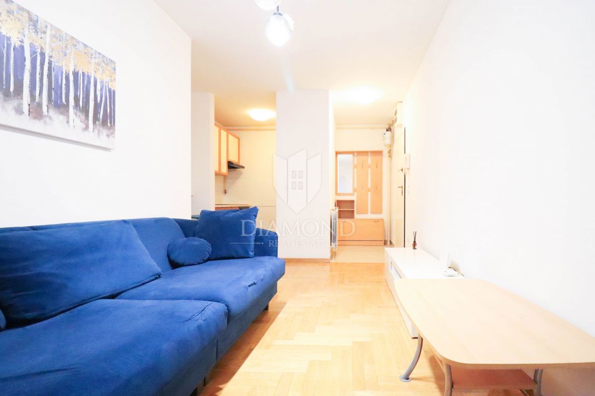 Zagreb, Jarun! Trisobno stanovanje!