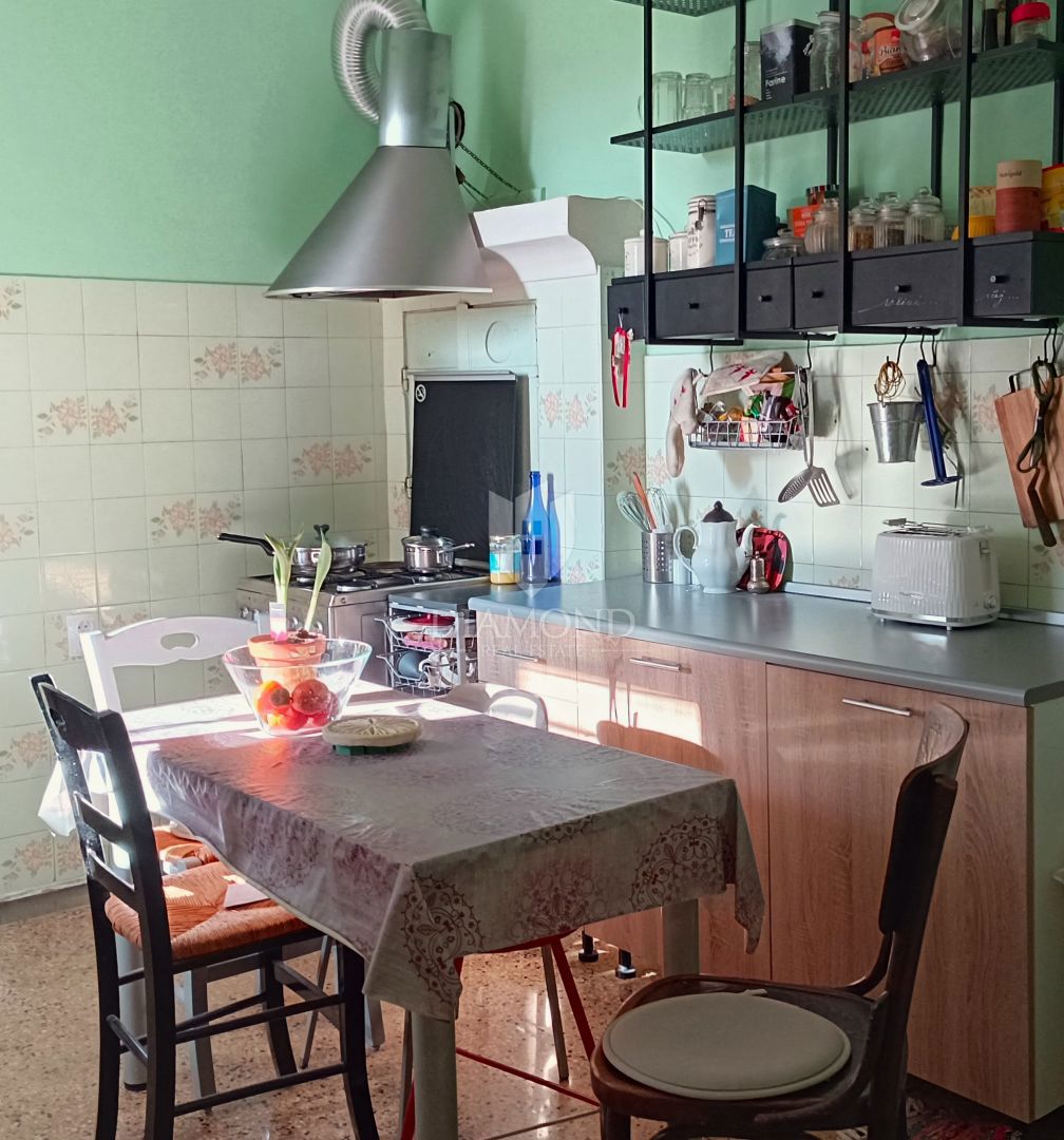 REKA, BRAJDA – PROSTORNO STANOVANJE V ŠIRŠEM SREDIŠČU MESTA