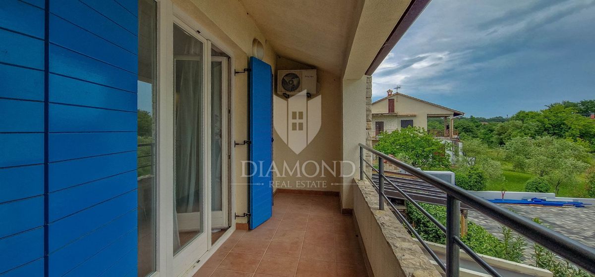 Umag, okolica, stanovanje 72 m2 s tremi spalnicami, 500 m od morja