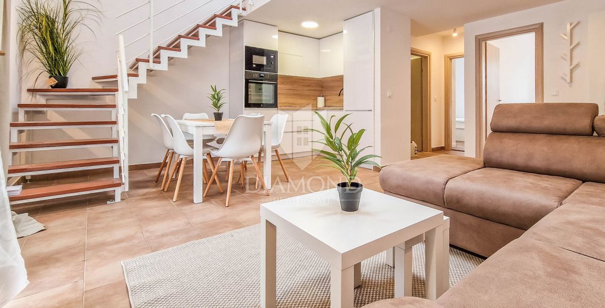 Umag, okolica, stanovanje 72 m2 s tremi spalnicami, 500 m od morja