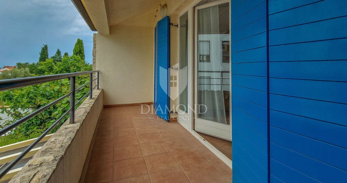 Umag, okolica, stanovanje 72 m2 s tremi spalnicami, 500 m od morja