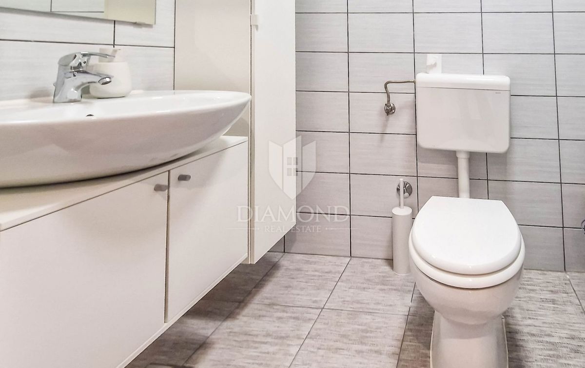 Umag, okolica, stanovanje 72 m2 s tremi spalnicami, 500 m od morja