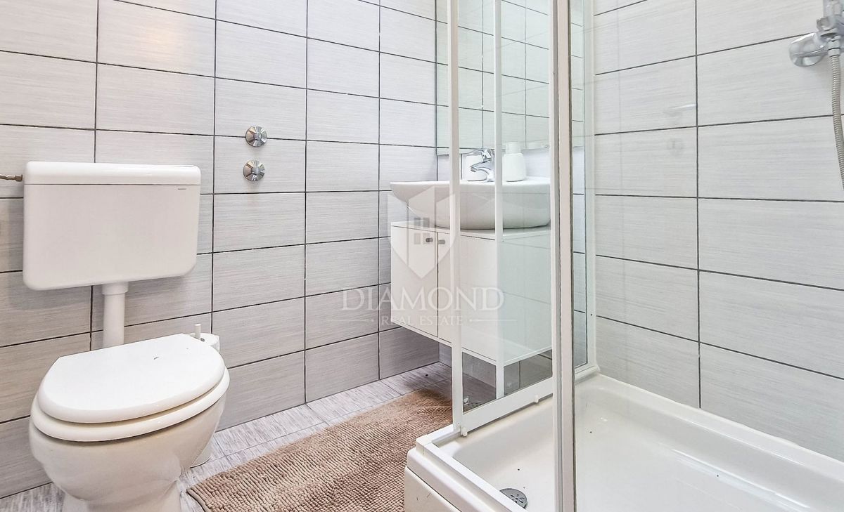 Umag, okolica, stanovanje 72 m2 s tremi spalnicami, 500 m od morja