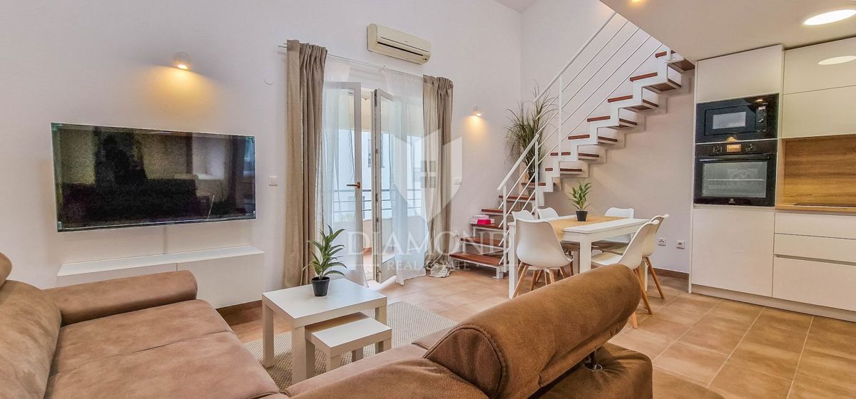 Umag, okolica, stanovanje 72 m2 s tremi spalnicami, 500 m od morja