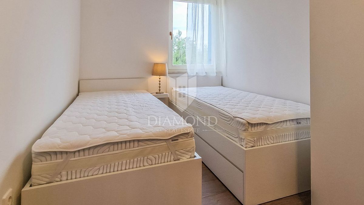 Umag, okolica, stanovanje 72 m2 s tremi spalnicami, 500 m od morja