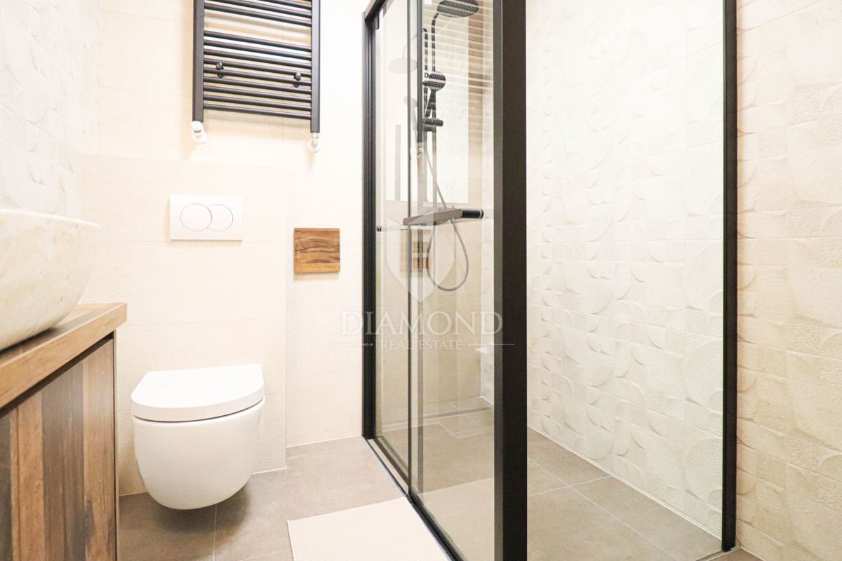 Zagreb, Sesvete! Popolnoma prenovljeno trisobno stanovanje!