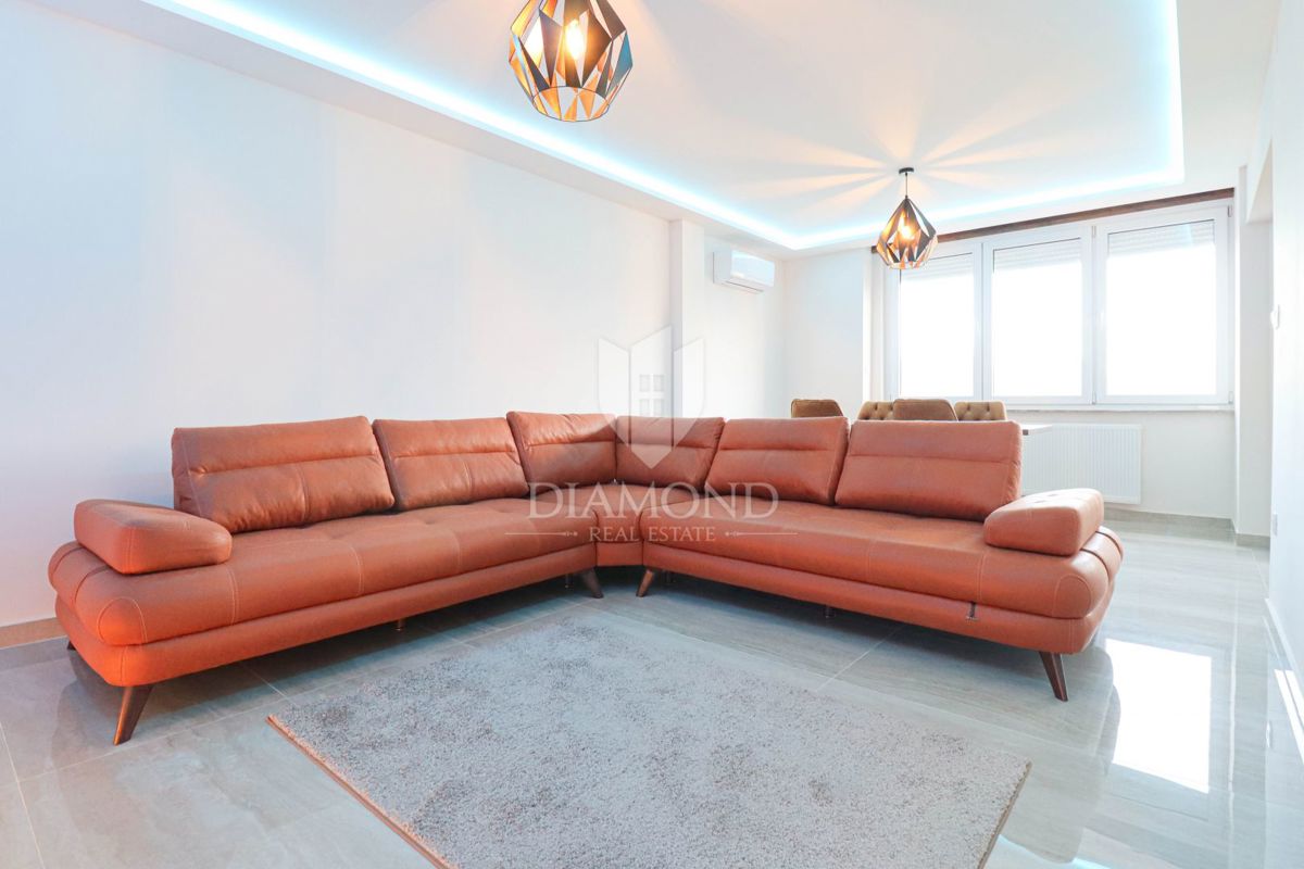 Zagreb, Sesvete! Popolnoma prenovljeno trisobno stanovanje!