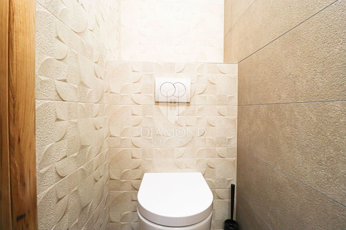 Zagreb, Sesvete! Popolnoma prenovljeno trisobno stanovanje!