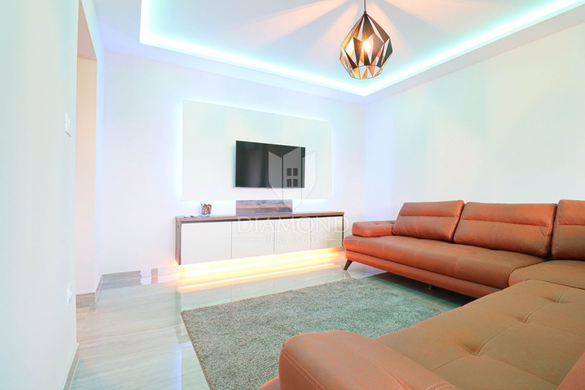 Zagreb, Sesvete! Popolnoma prenovljeno trisobno stanovanje!