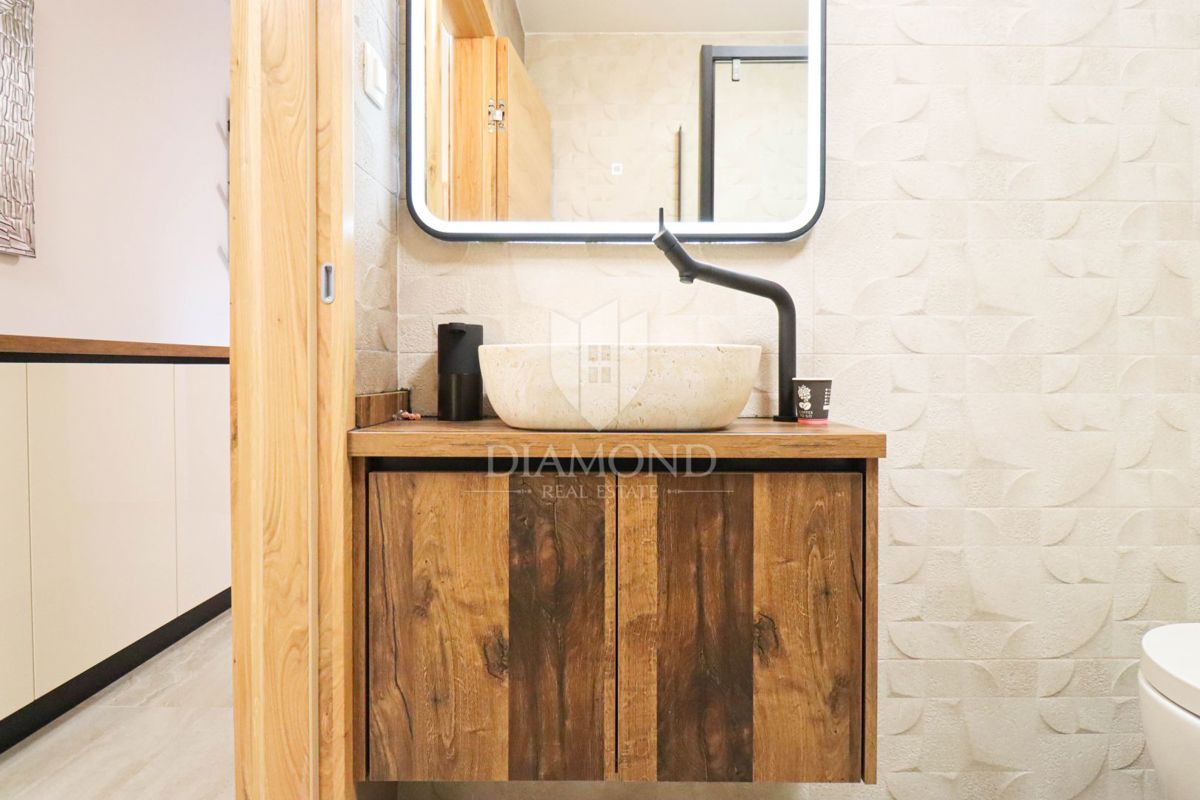 Zagreb, Sesvete! Popolnoma prenovljeno trisobno stanovanje!