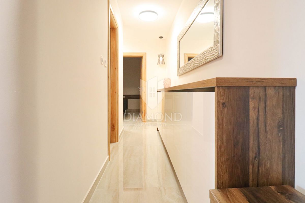 Zagreb, Sesvete! Popolnoma prenovljeno trisobno stanovanje!