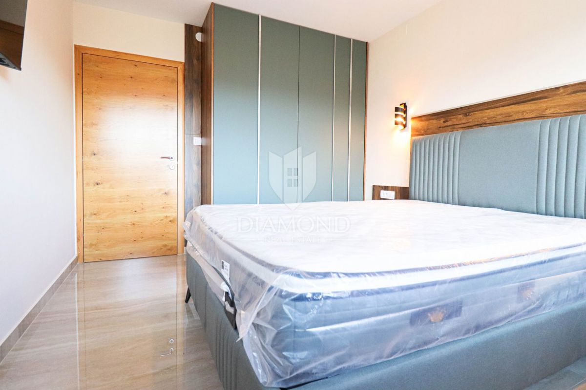 Zagreb, Sesvete! Popolnoma prenovljeno trisobno stanovanje!