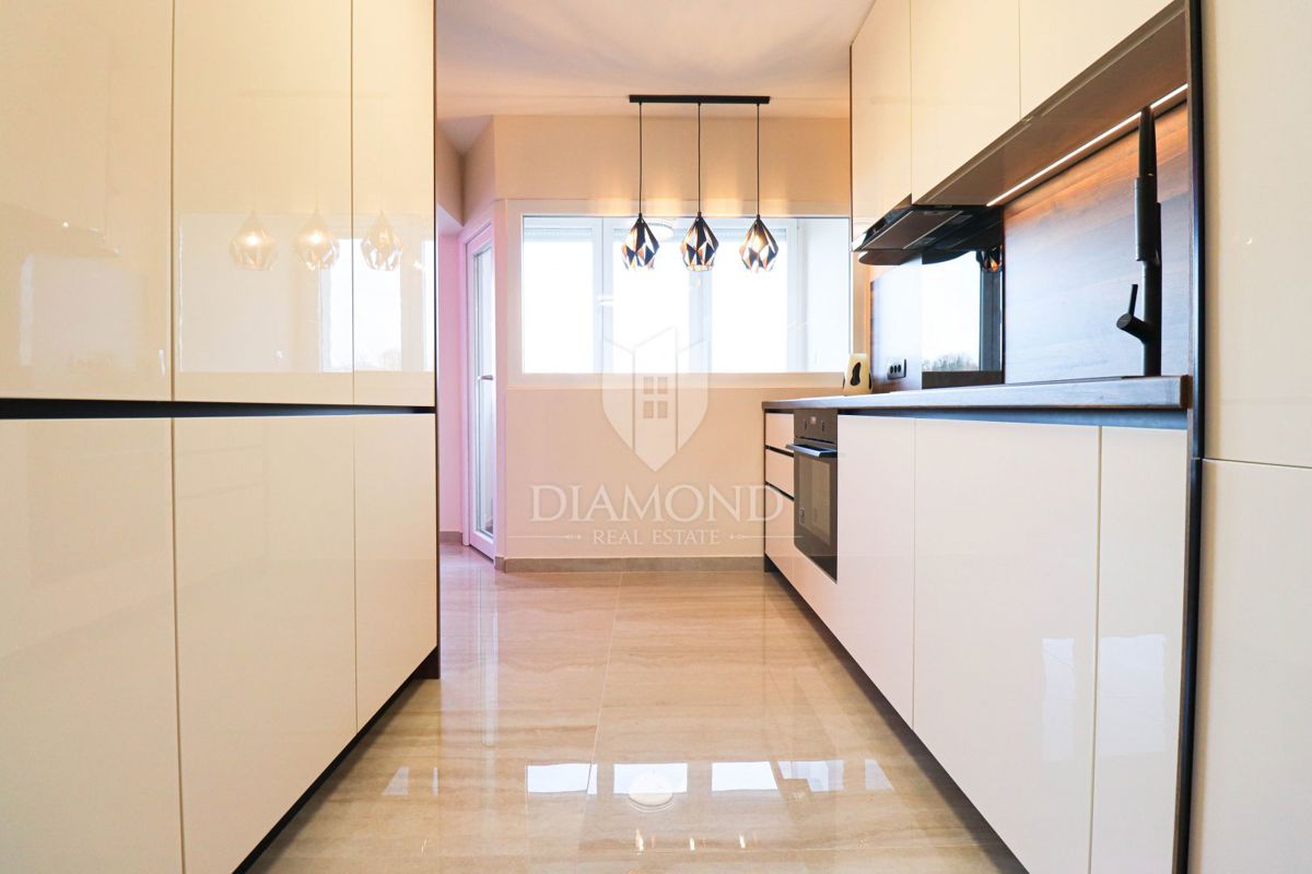 Zagreb, Sesvete! Popolnoma prenovljeno trisobno stanovanje!