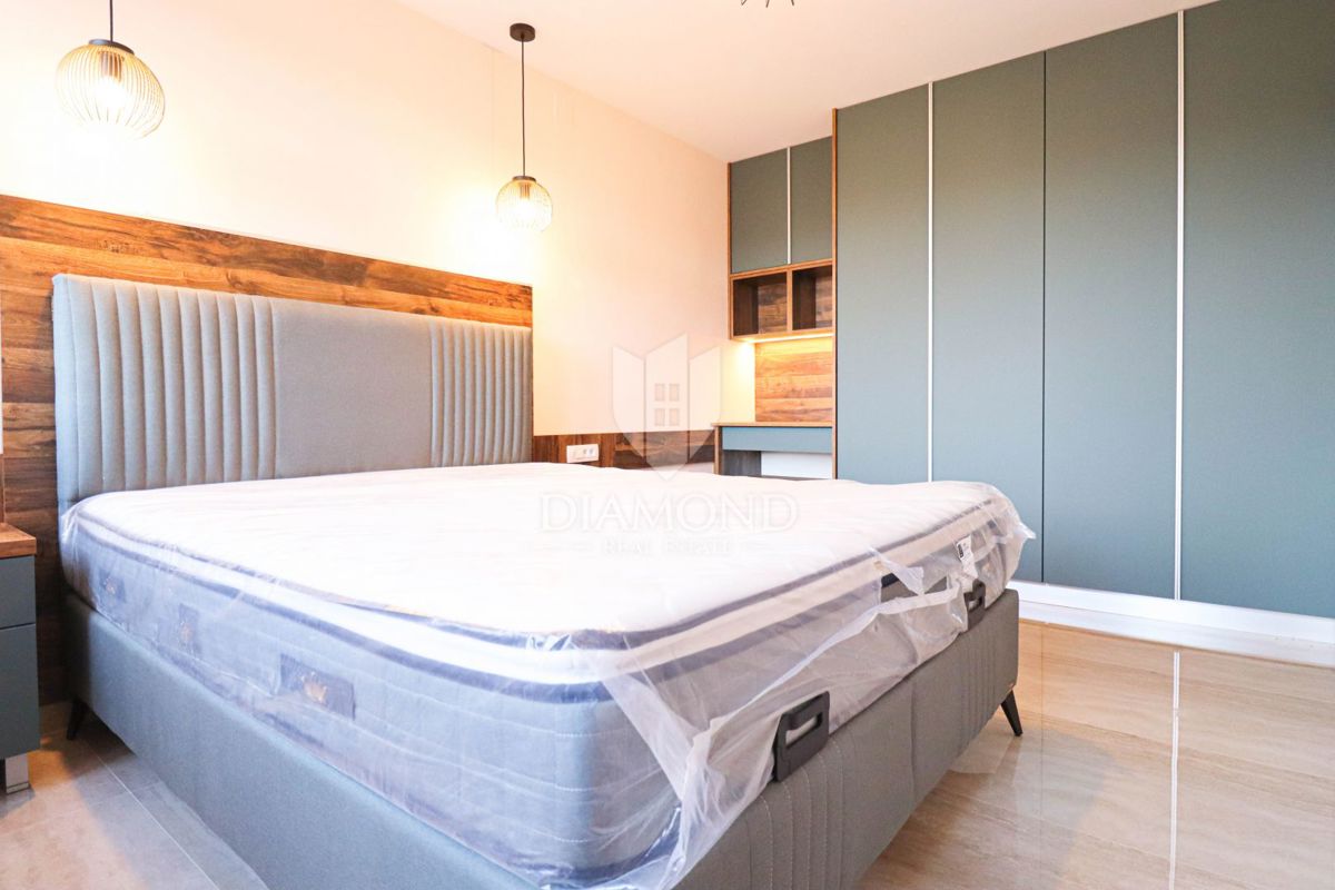 Zagreb, Sesvete! Popolnoma prenovljeno trisobno stanovanje!