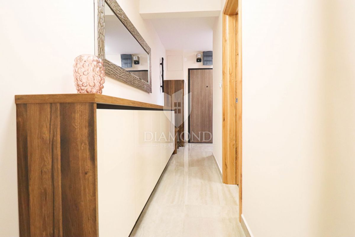 Zagreb, Sesvete! Popolnoma prenovljeno trisobno stanovanje!