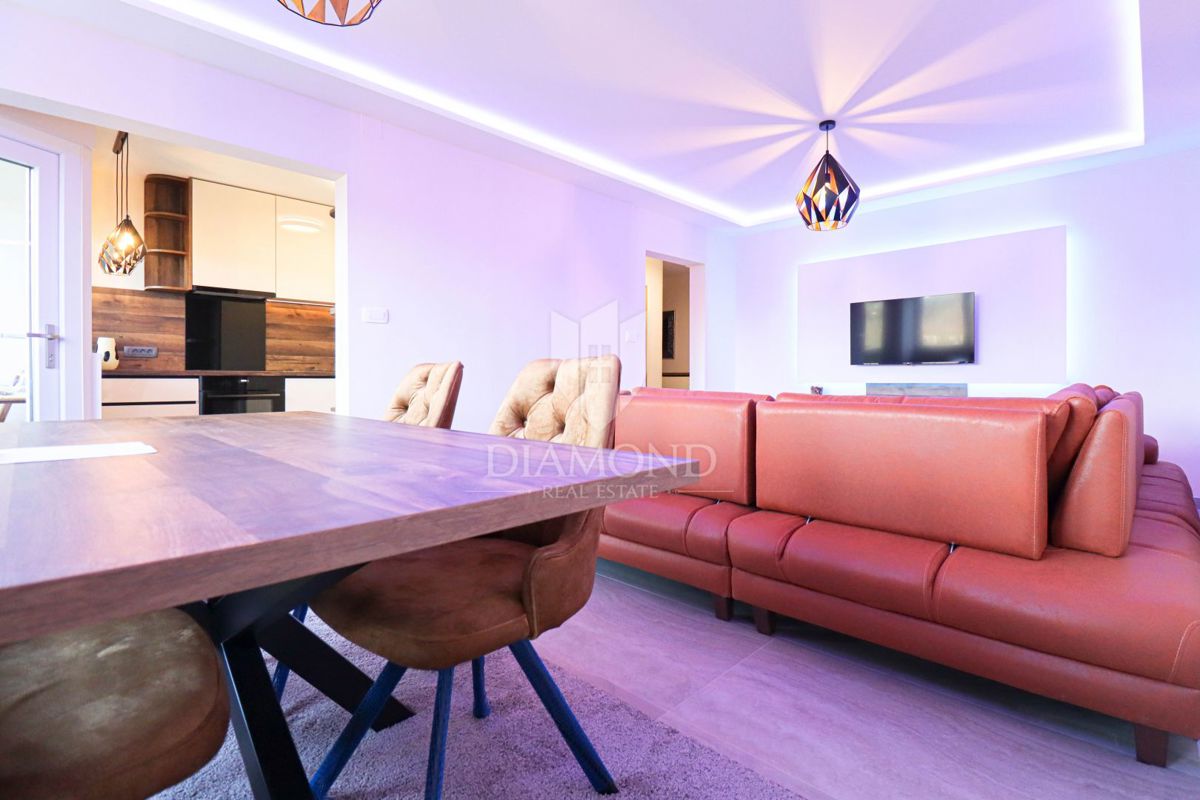 Zagreb, Sesvete! Popolnoma prenovljeno trisobno stanovanje!