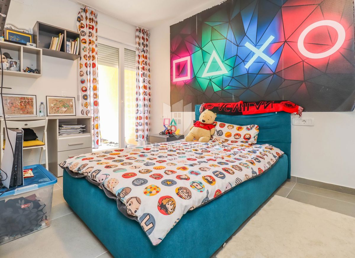 Novigrad, okolica. moderno stanovanje v več nadstropjih s pogledom na morje!