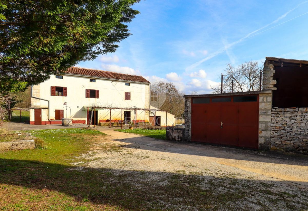 Kanfanar, okolica, pristna kmečka hiša z velikim vrtom