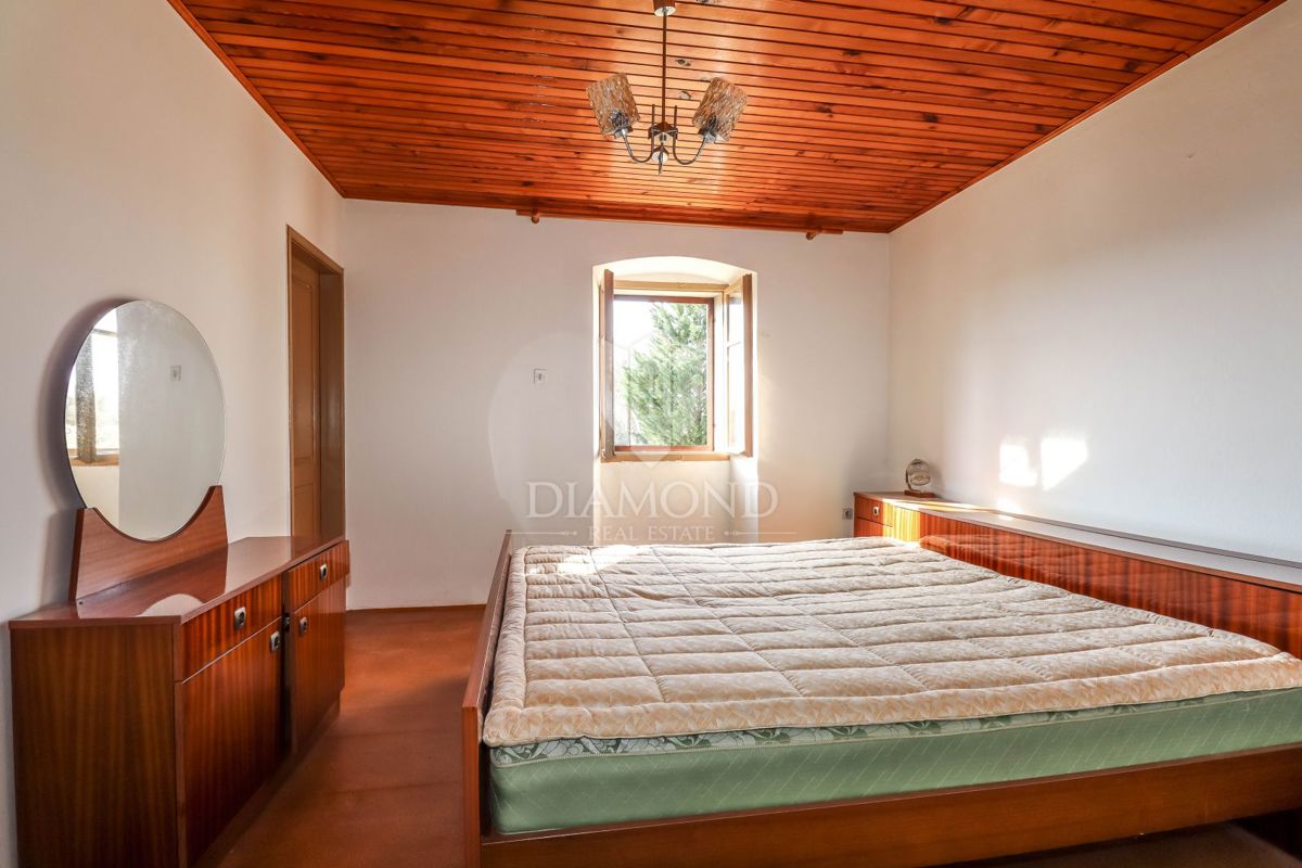 Kanfanar, okolica, pristna kmečka hiša z velikim vrtom