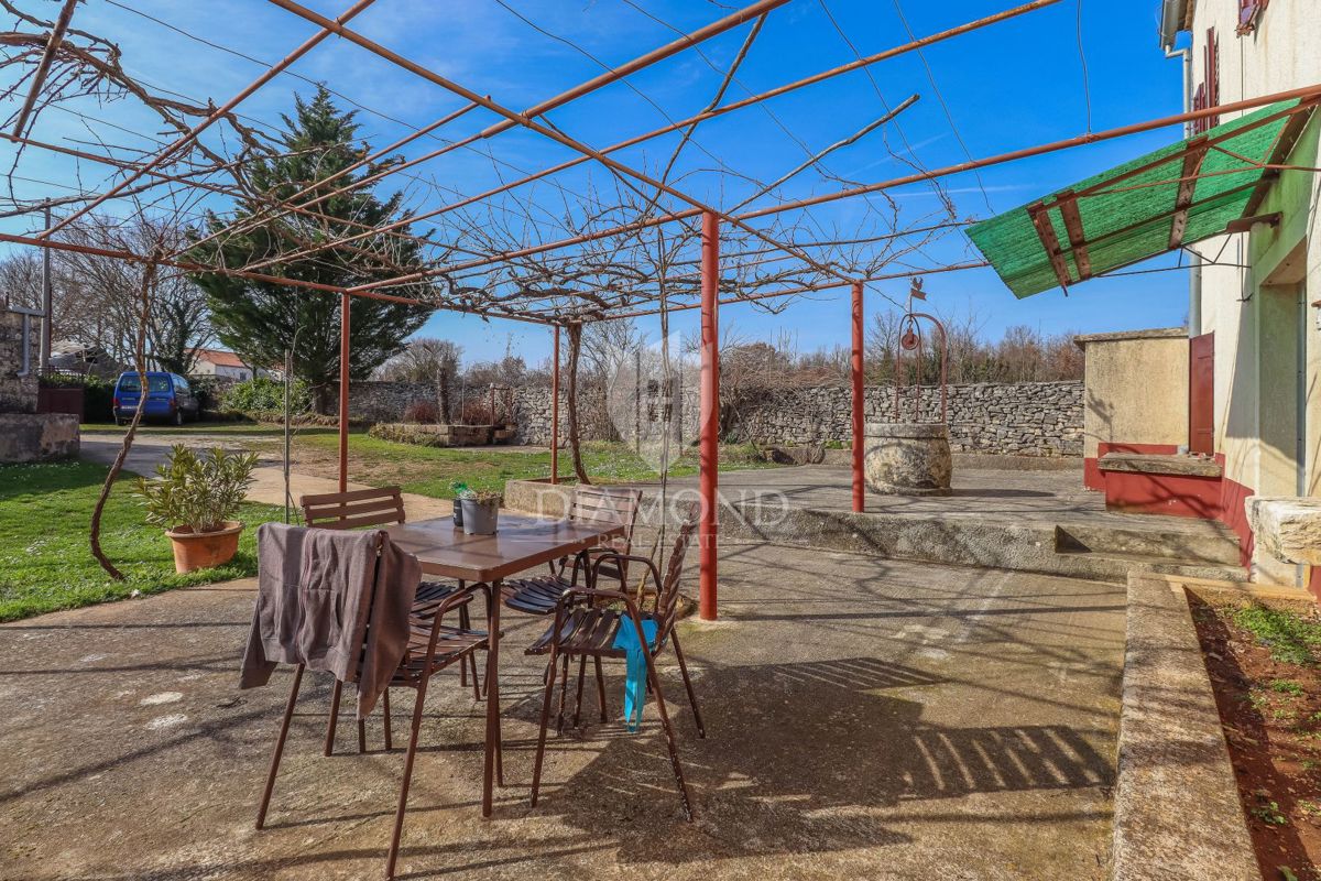 Kanfanar, okolica, pristna kmečka hiša z velikim vrtom