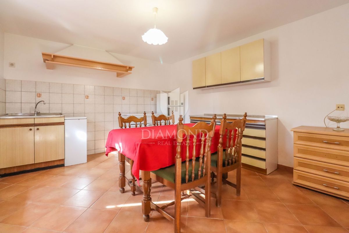 Kanfanar, okolica, pristna kmečka hiša z velikim vrtom