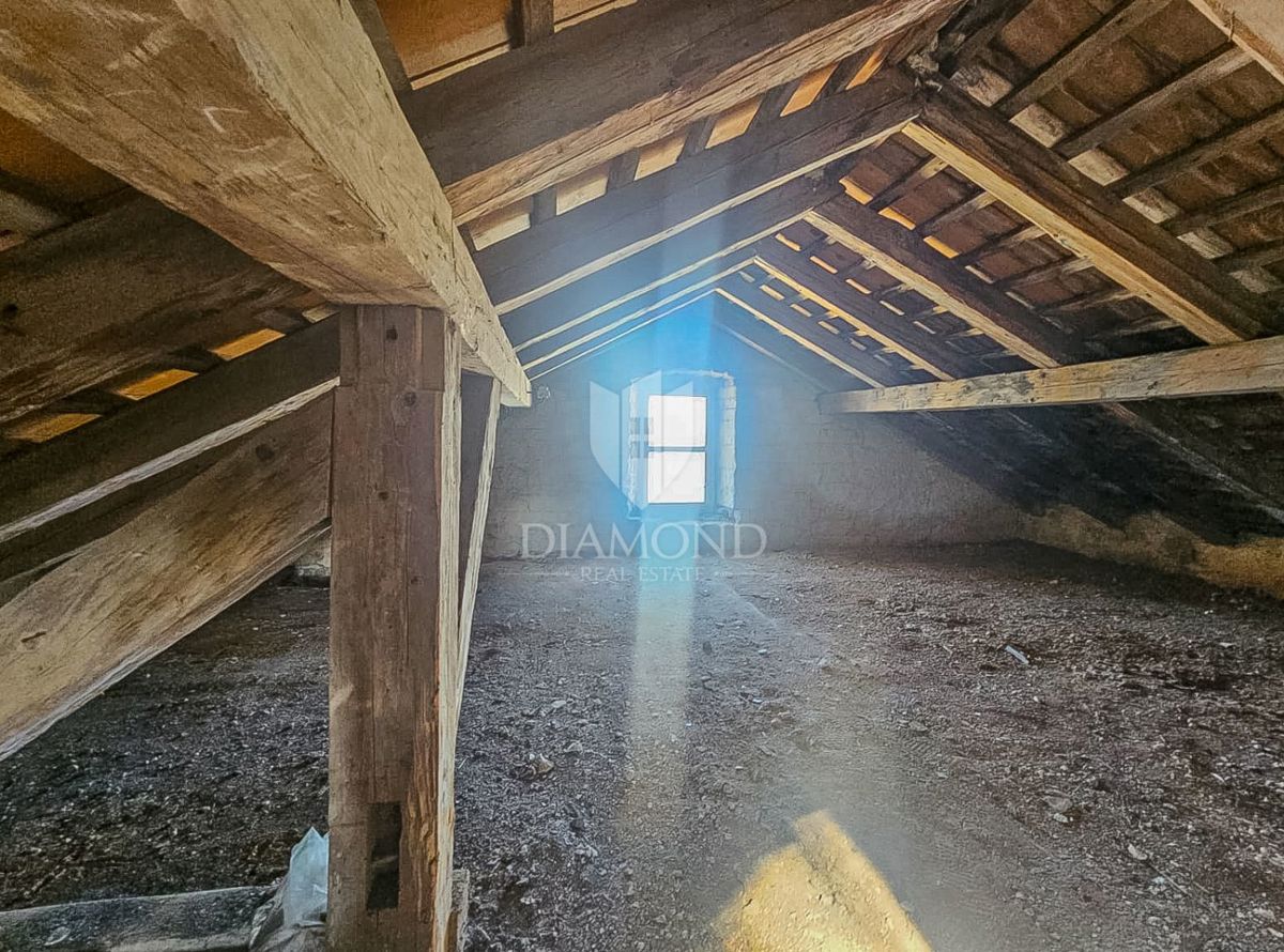 Buje, kamnita hiša s 4 apartmaji za investicijo!