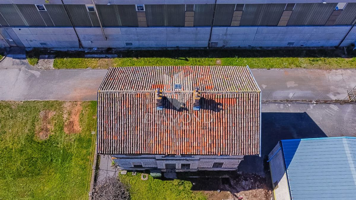 Buje, kamnita hiša s 4 apartmaji za investicijo!