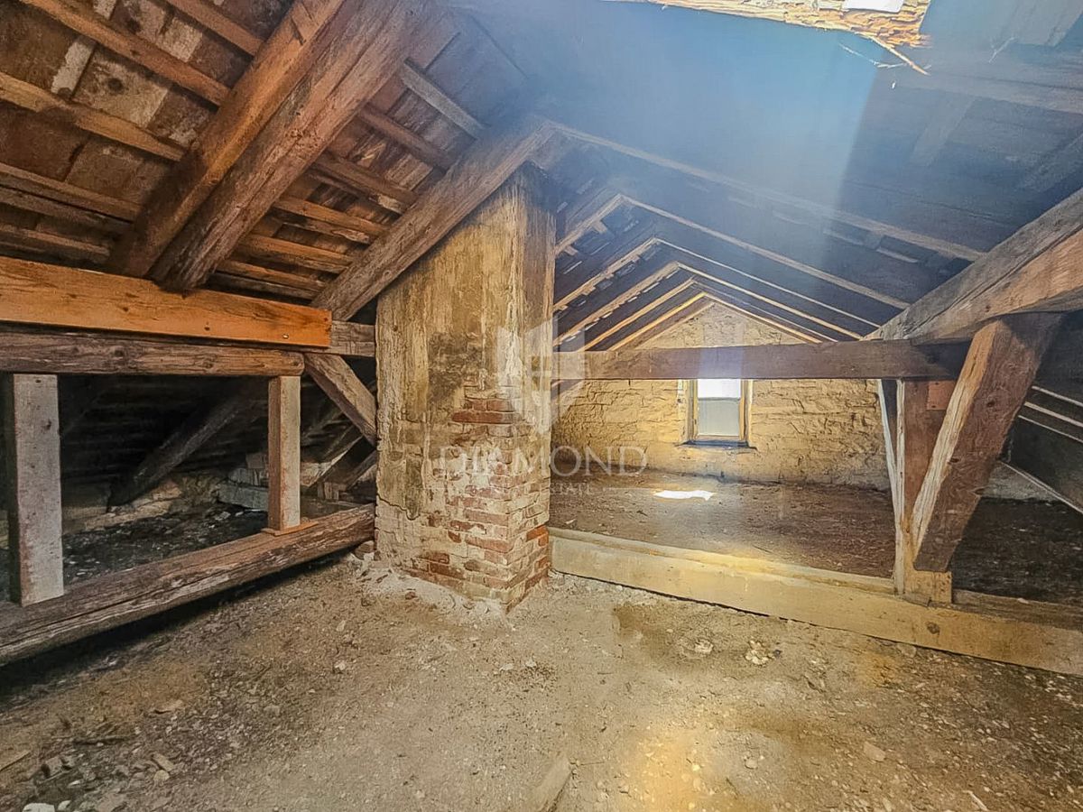 Buje, kamnita hiša s 4 apartmaji za investicijo!