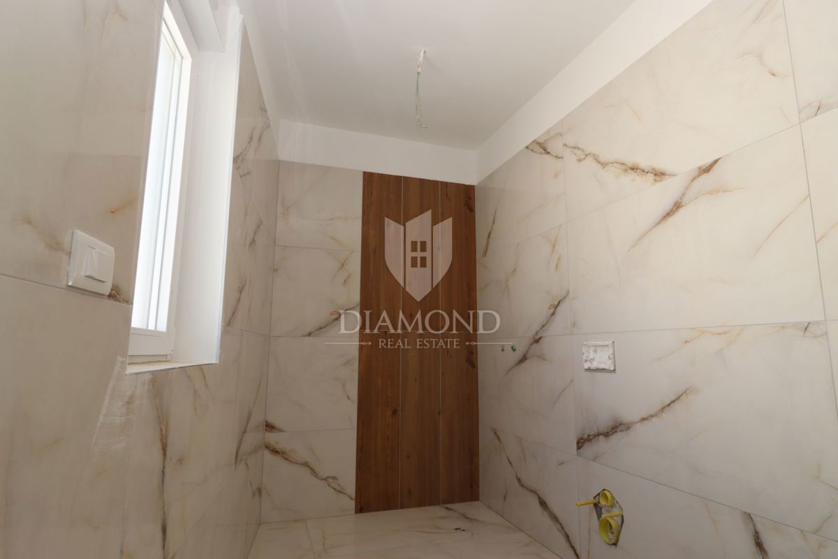 Nova moderna hiša z bazenom – območje Medulina