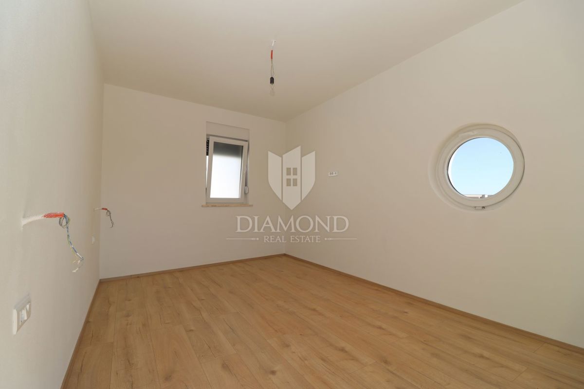 Nova moderna hiša z bazenom – območje Medulina