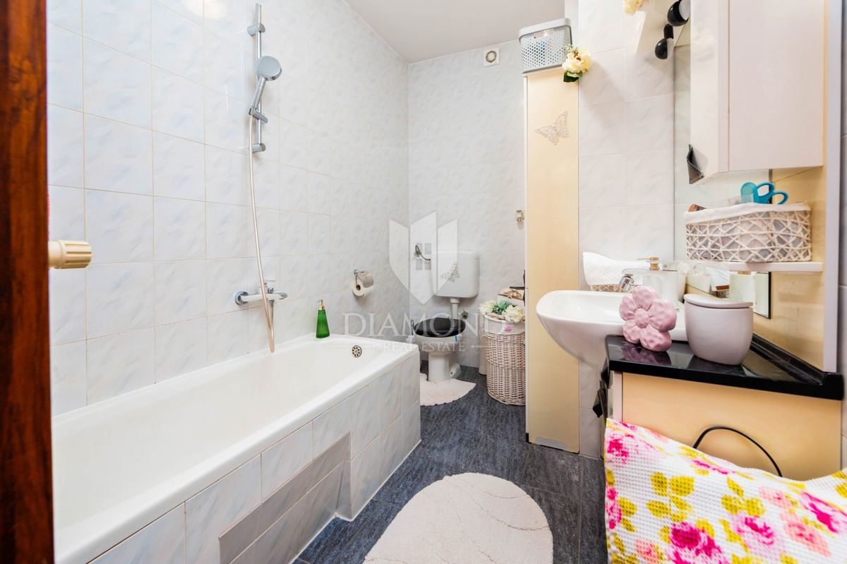 Rovinj, nepremičnine za poslovanje in bivanje na odlični lokaciji