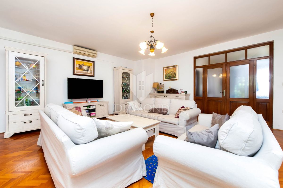 Rovinj, nepremičnine za poslovanje in bivanje na odlični lokaciji