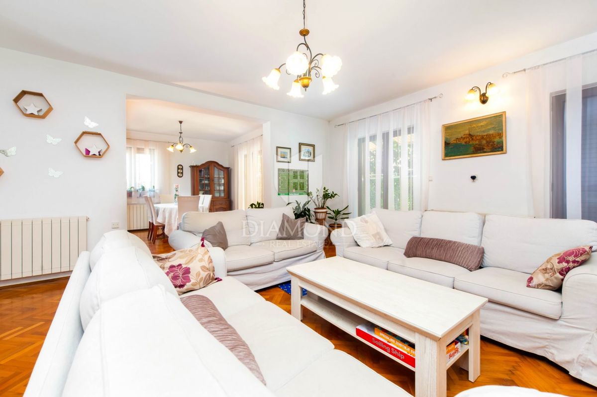 Rovinj, nepremičnine za poslovanje in bivanje na odlični lokaciji