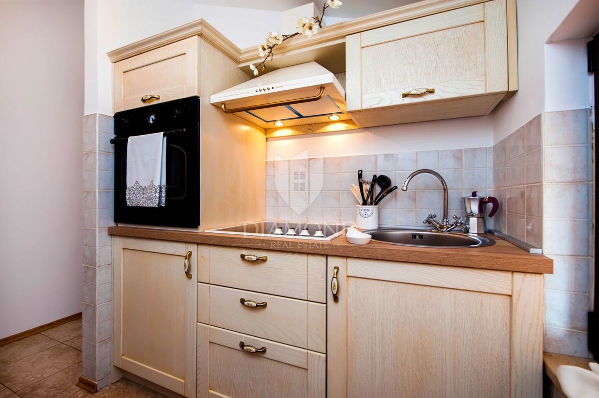 Rovinj, nepremičnine za poslovanje in bivanje na odlični lokaciji