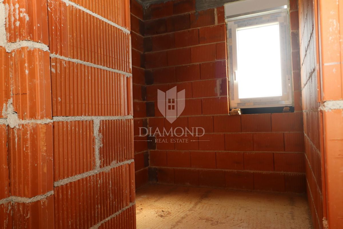 Ekskluzivno! Poreč – vrstna hiša v roh-bau fazi na top lokaciji