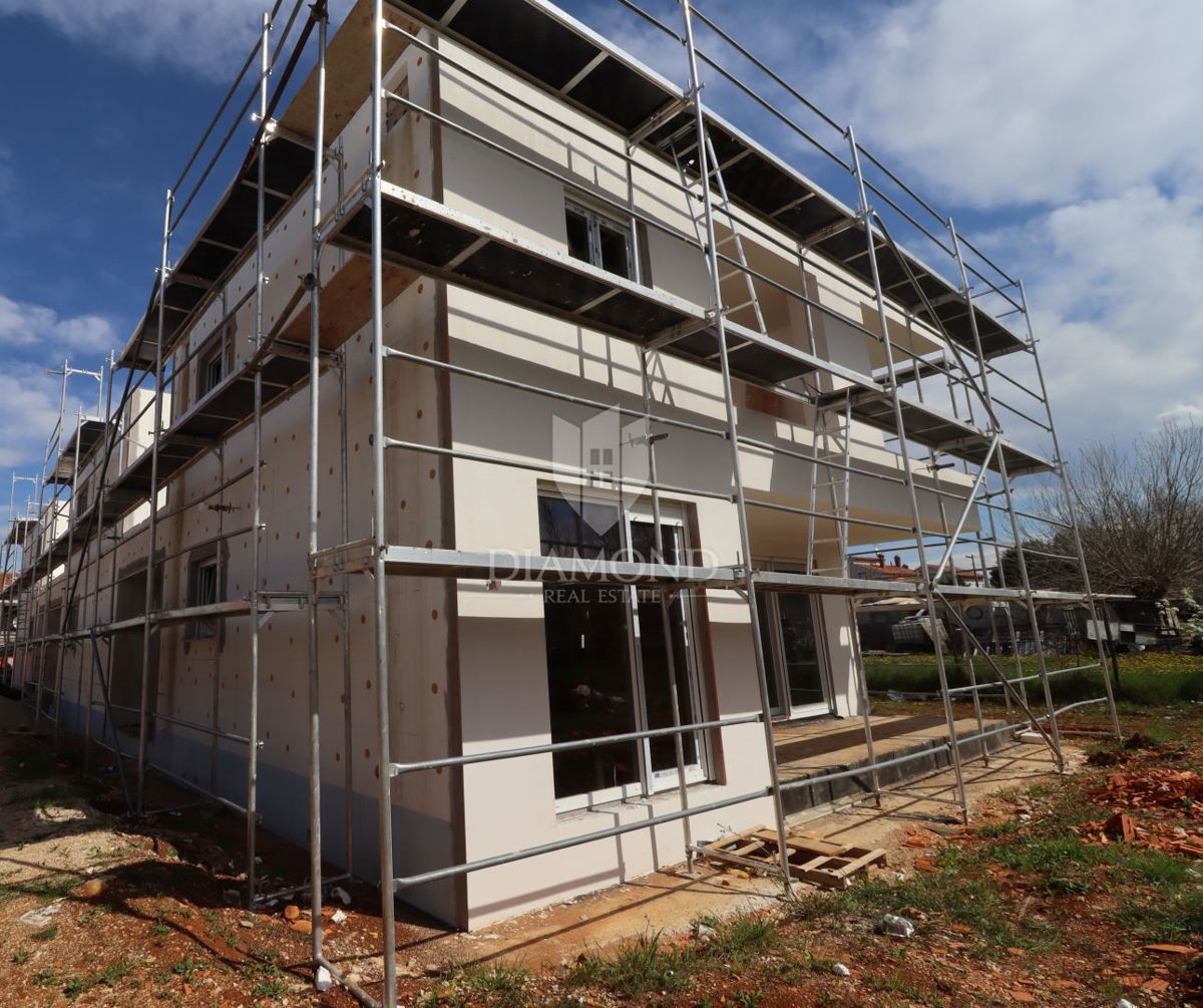 Ekskluzivno! Poreč – vrstna hiša v roh-bau fazi na top lokaciji