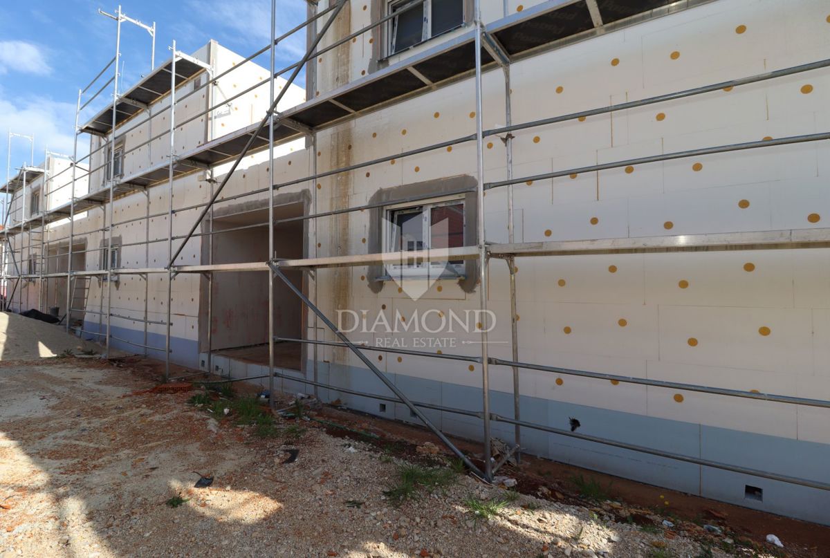 Ekskluzivno! Poreč – vrstna hiša v roh-bau fazi na top lokaciji