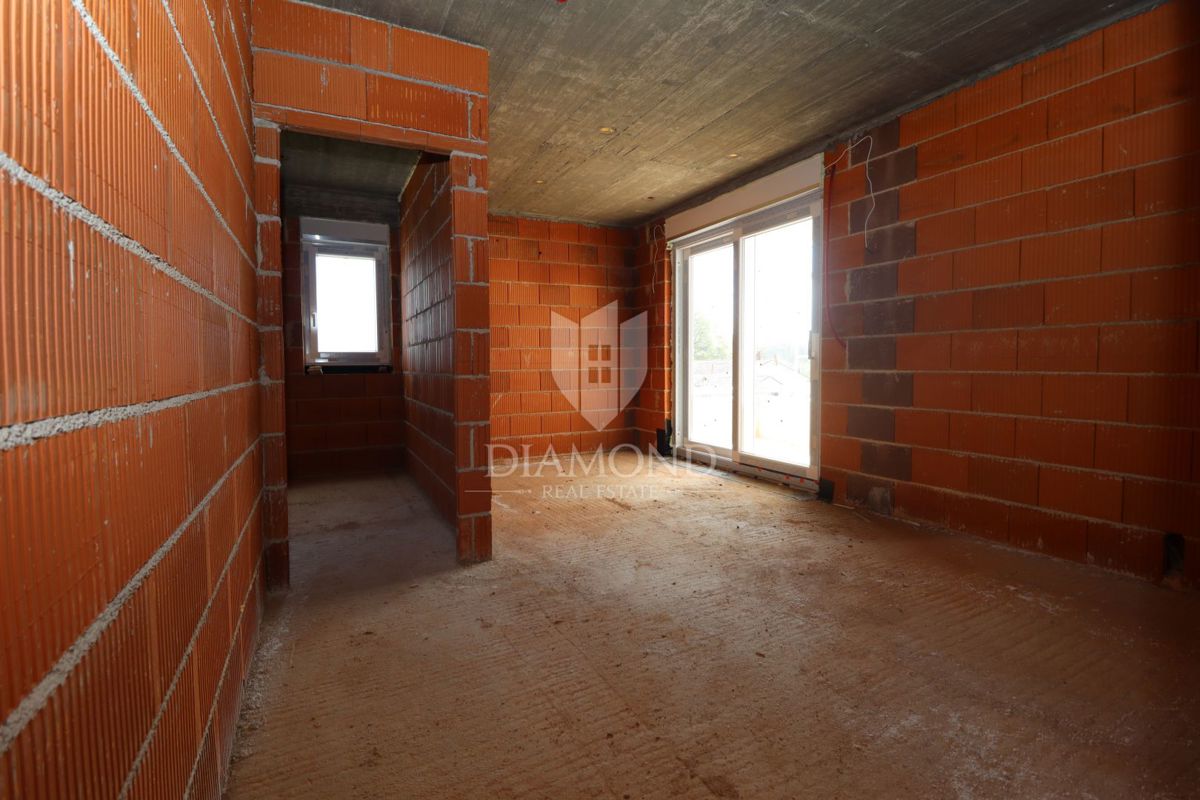 Ekskluzivno! Poreč – vrstna hiša v roh-bau fazi na top lokaciji