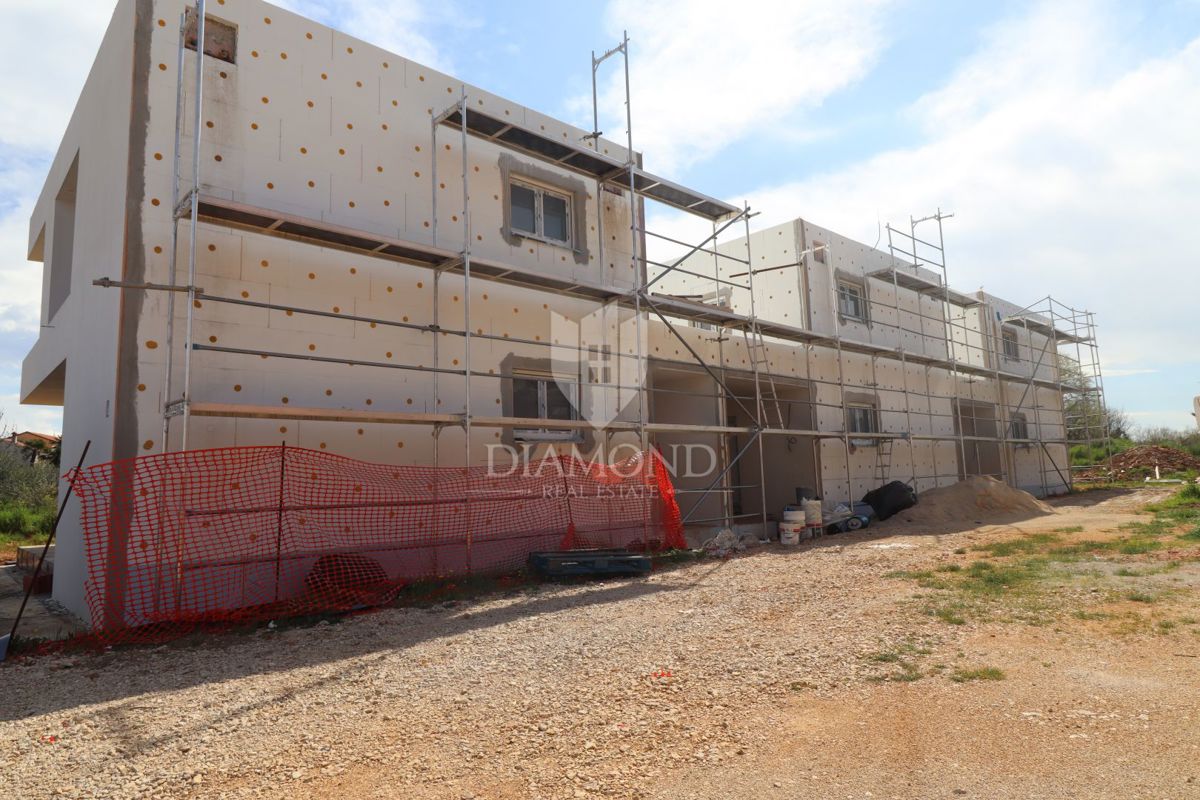 Ekskluzivno! Poreč – vrstna hiša v roh-bau fazi na top lokaciji