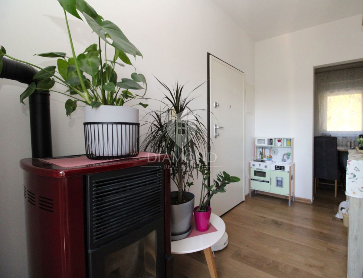 VIŠKOVO, MLADENIĆI – DVOSOBNO STANOVANJE S PARKIRIŠČEM